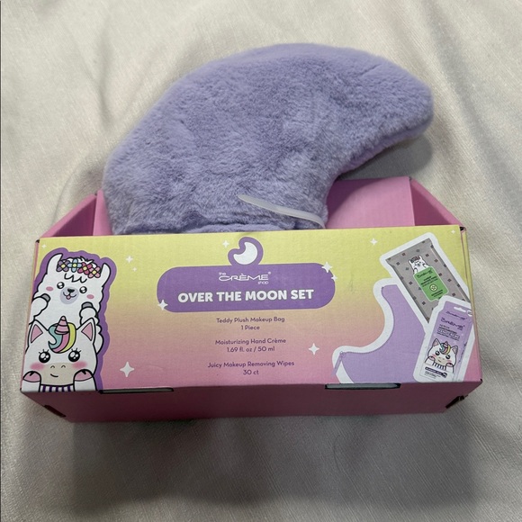 Over the Moon Set The Creme Plush Makeup Bag with Hand Creme and Makeup Wipes - Picture 2 of 6